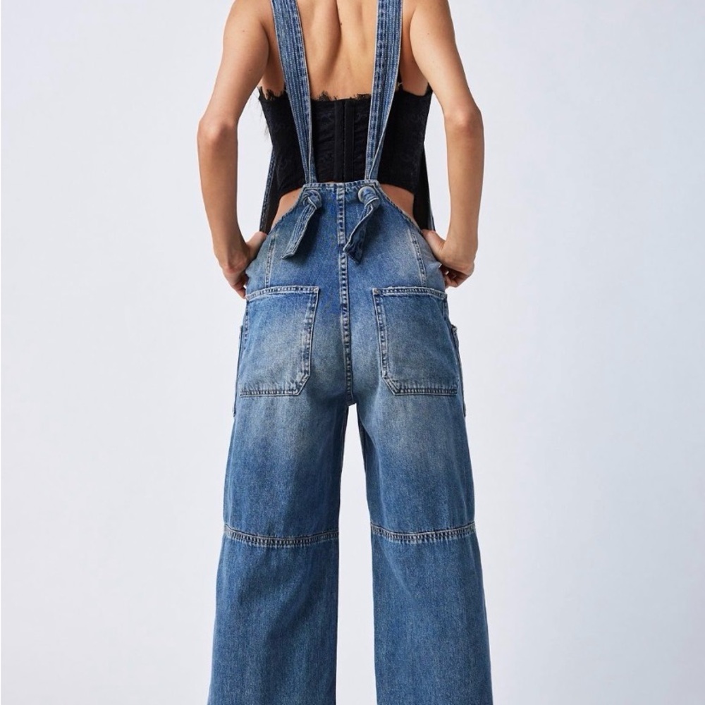 We The Free Blue Denim Women’s Overalls - Picture 2 of 9